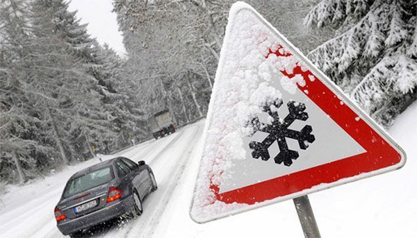Cómo conducir con nieve y hielo: cadenas, neumáticos y frenada
